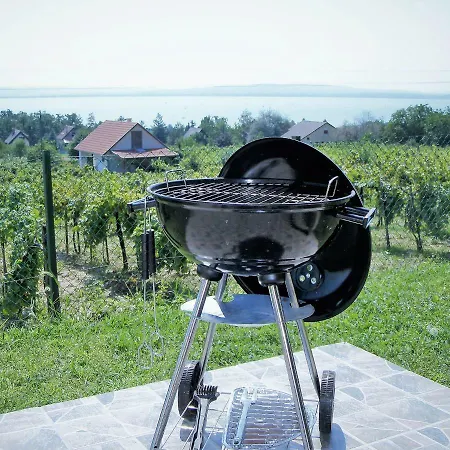 Weekend House With Panorama- Panoramas Nyaralohaz *
